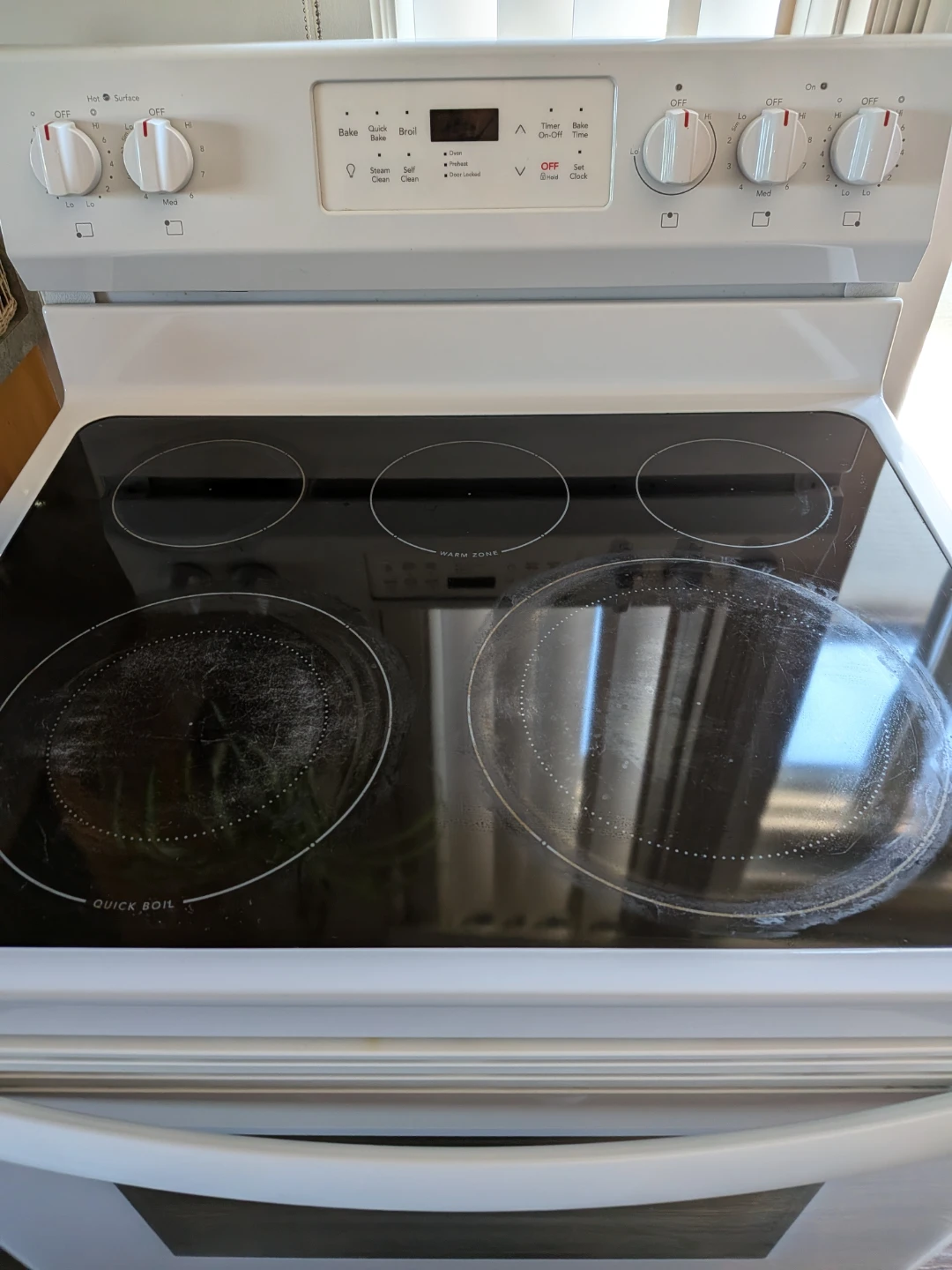 Frigidaire stove - photo 2