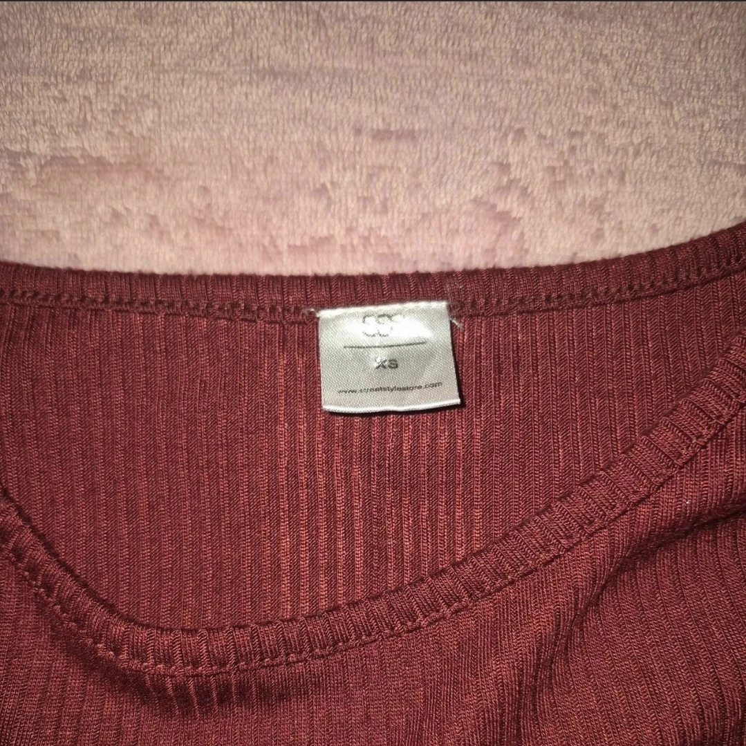 Maroon Ribbed Cutout Top - photo 2