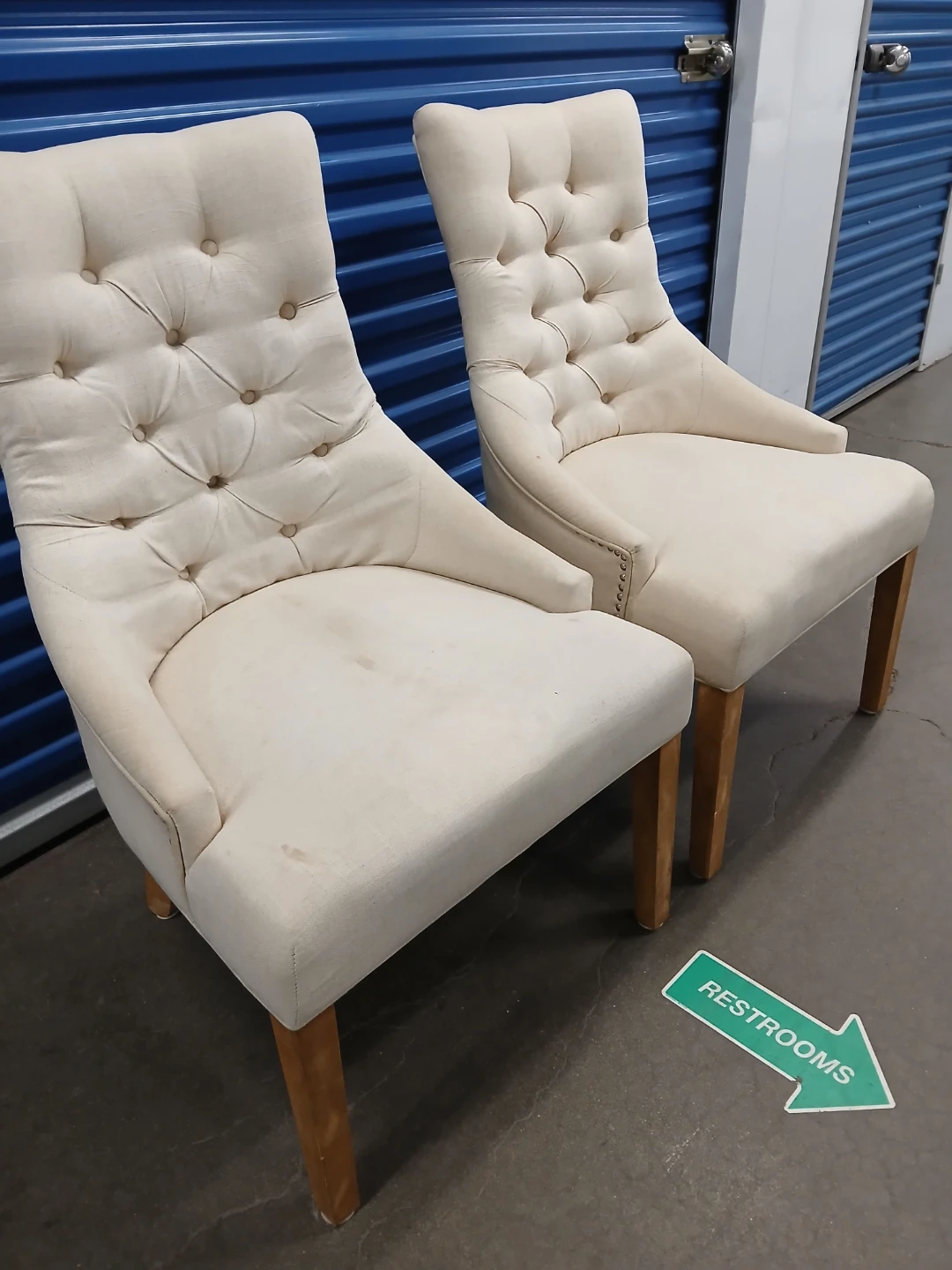Set of 2 Tufted Upholstered Accent Chairs - photo 2