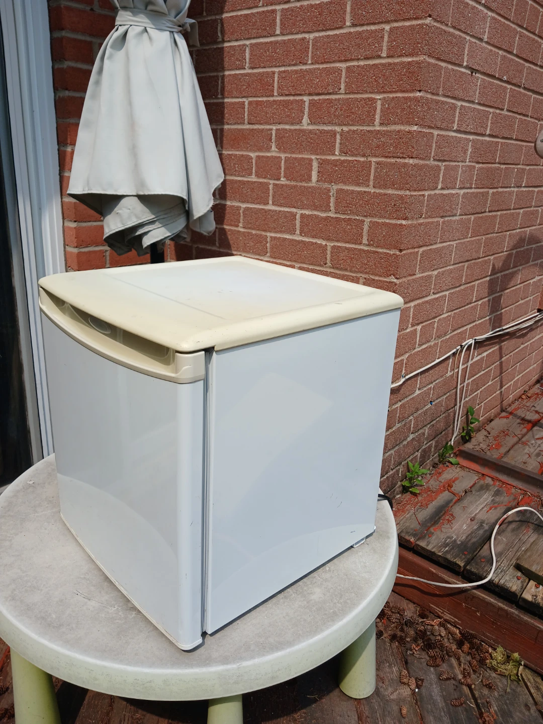 Mini refrigerator