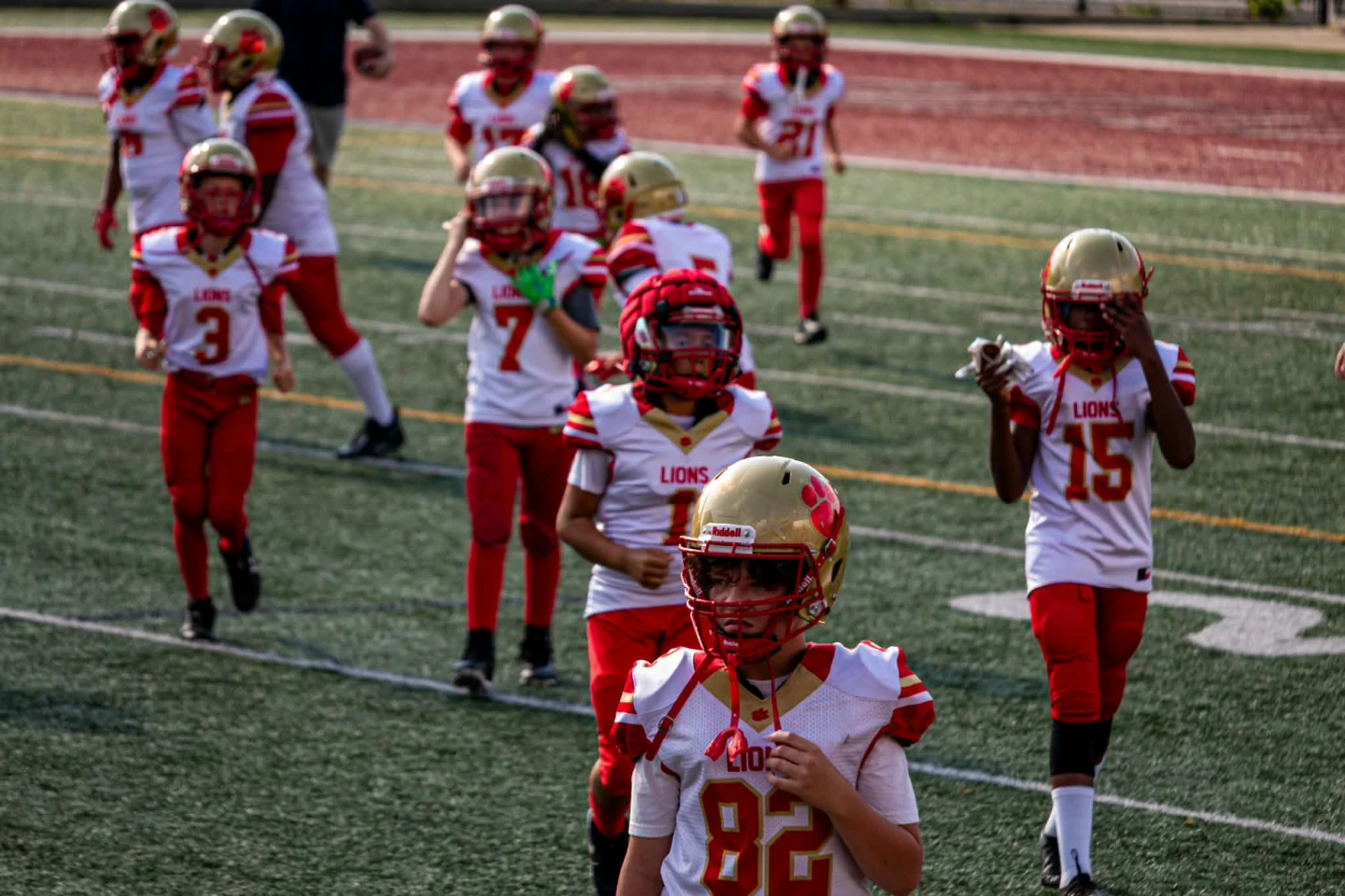 Your Phone Can't Keep Up With Them Either 😂🏈📸 - photo 4
