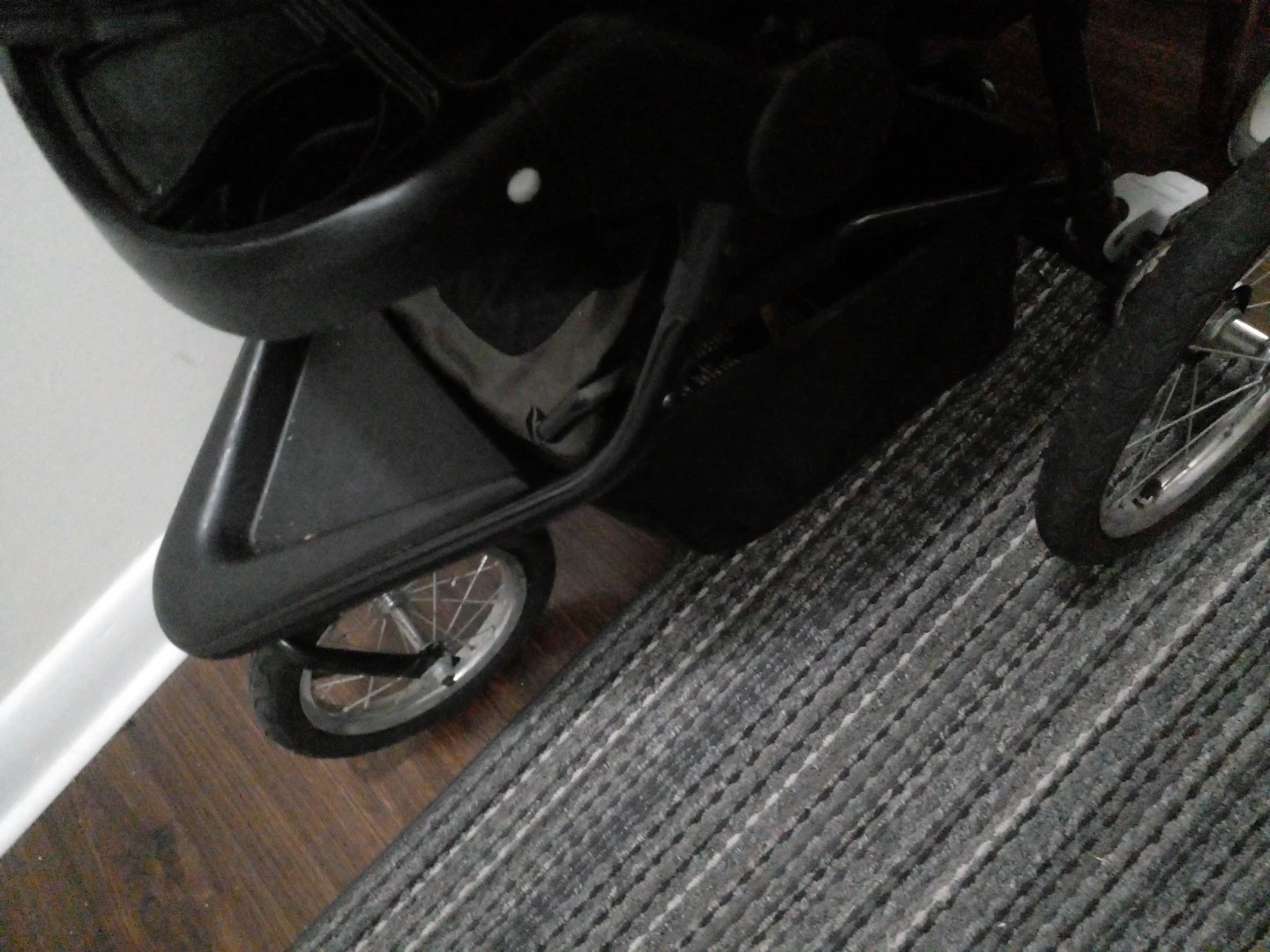Black Jogging Stroller - photo 4