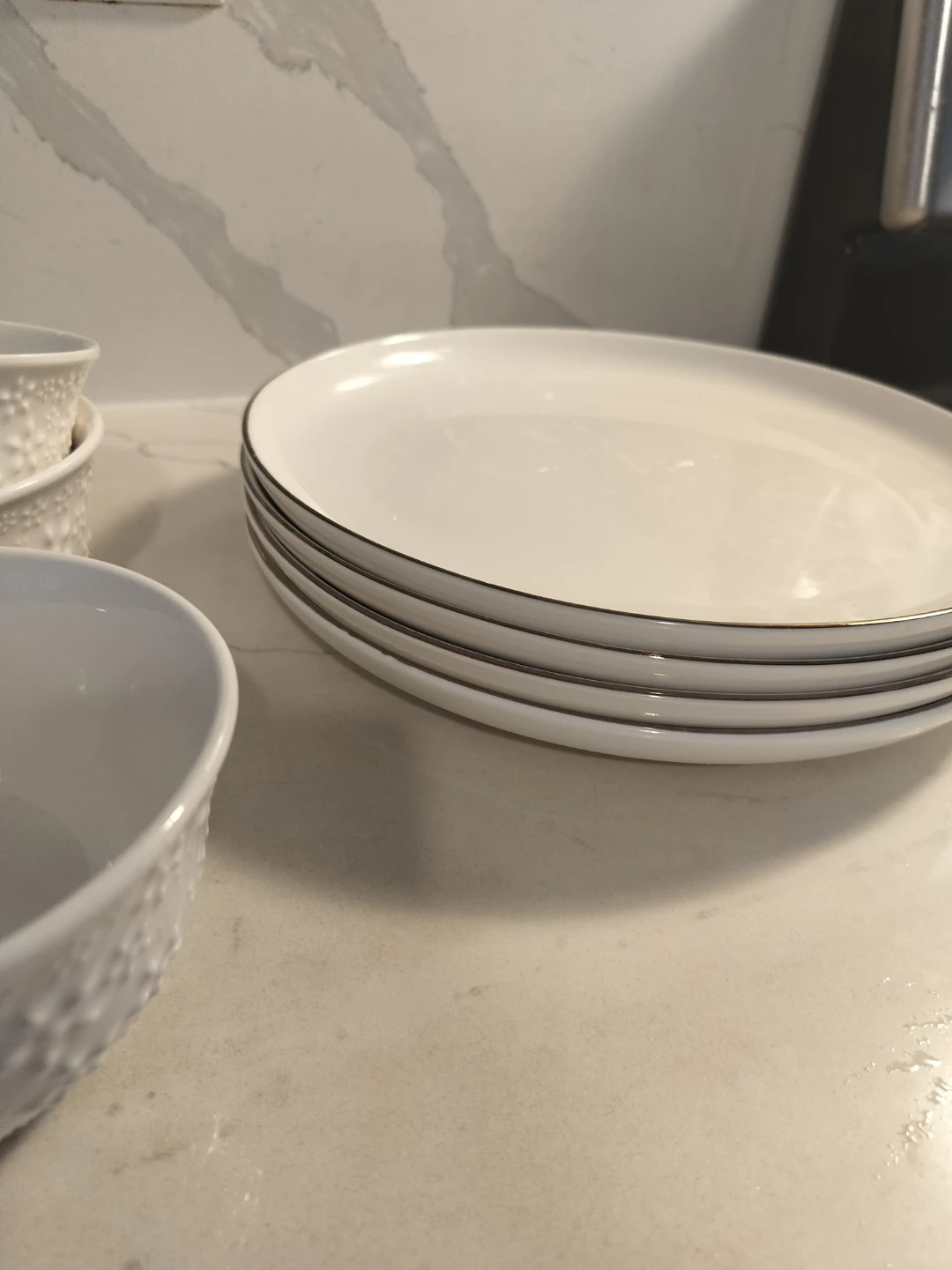 White Dinner Plates with Gold Rim - photo 2