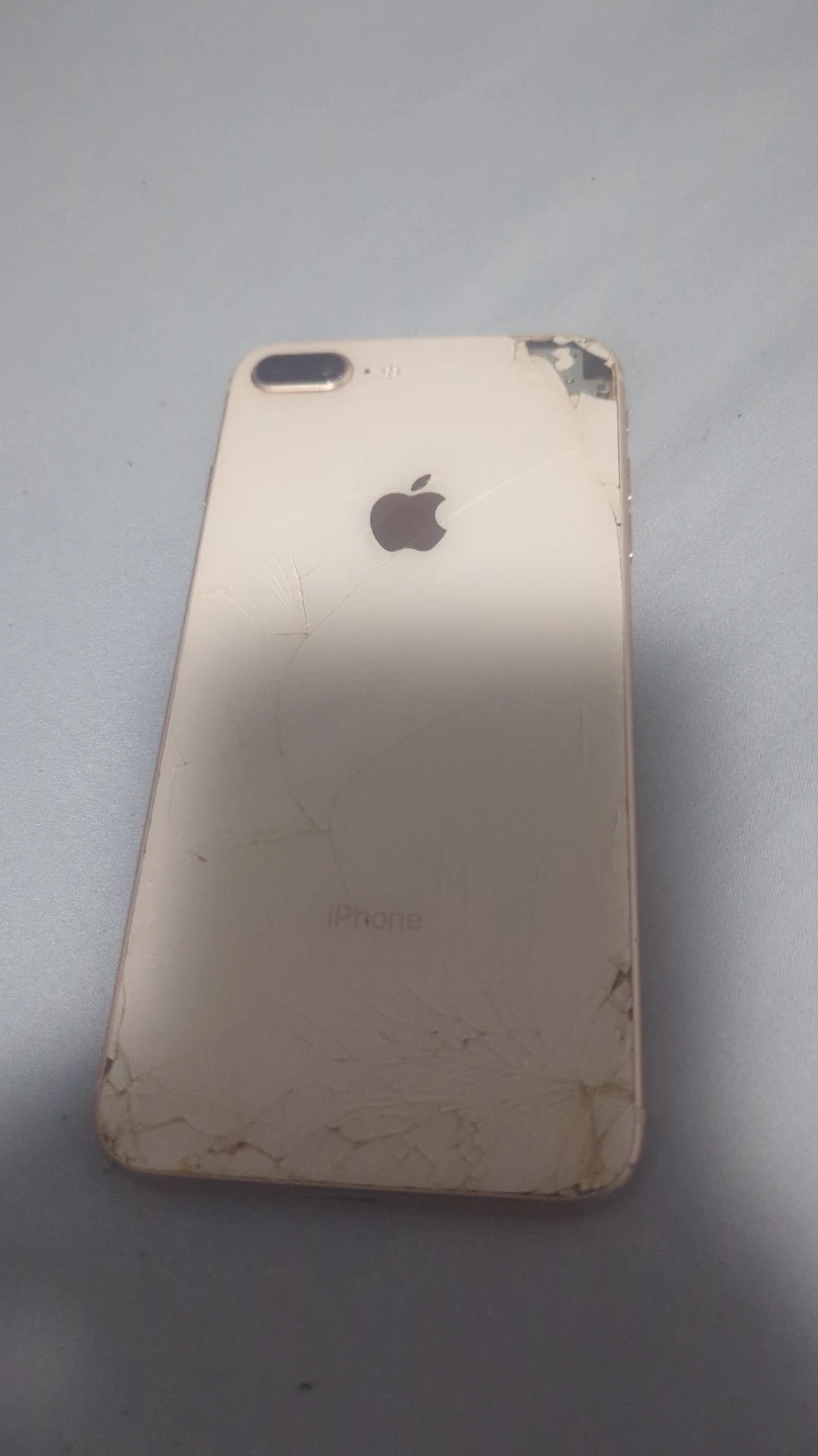 iPhone 8 - photo 2