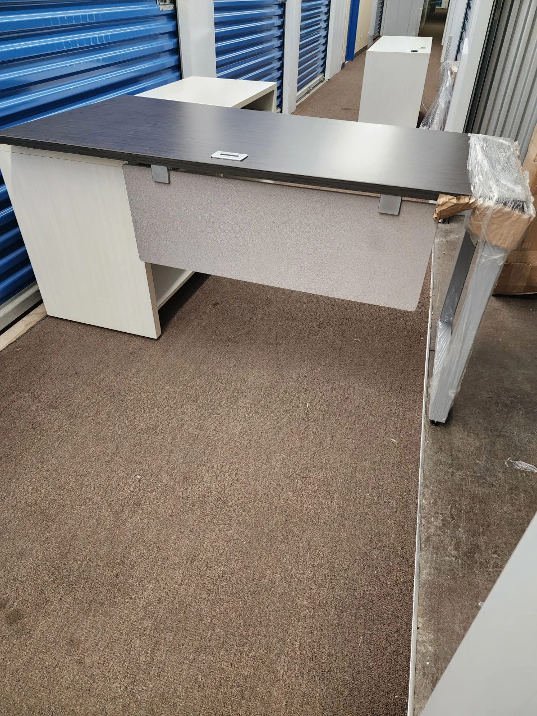 Modern L-shaped desk with drawers and shelves - photo 5