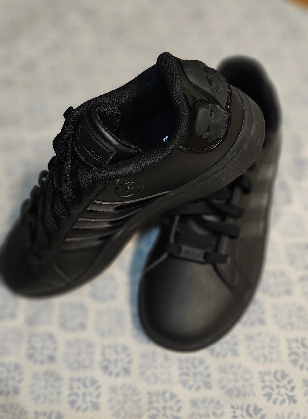 Adidas Star Wars Darth Vader size#4Y - photo 2