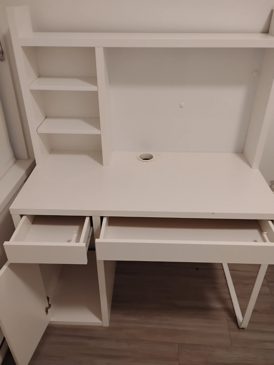White Desk with Hutch and Shelves