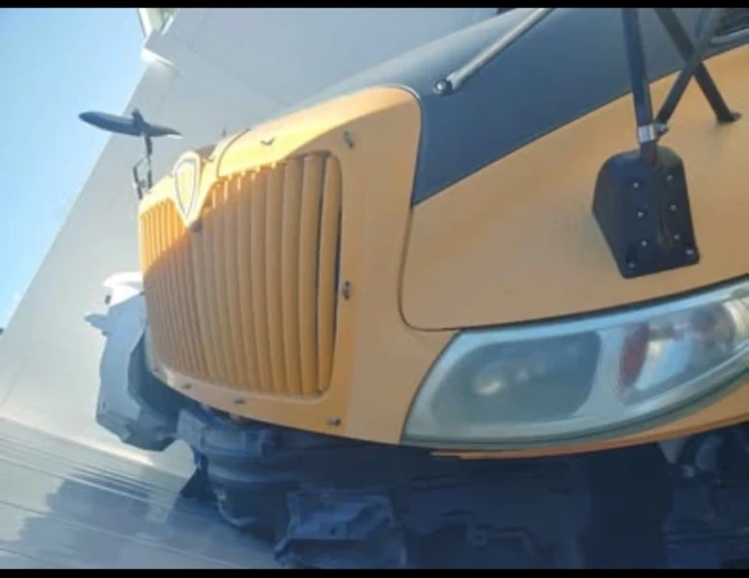 INTERNATIONAL BUS HOOD - photo 2