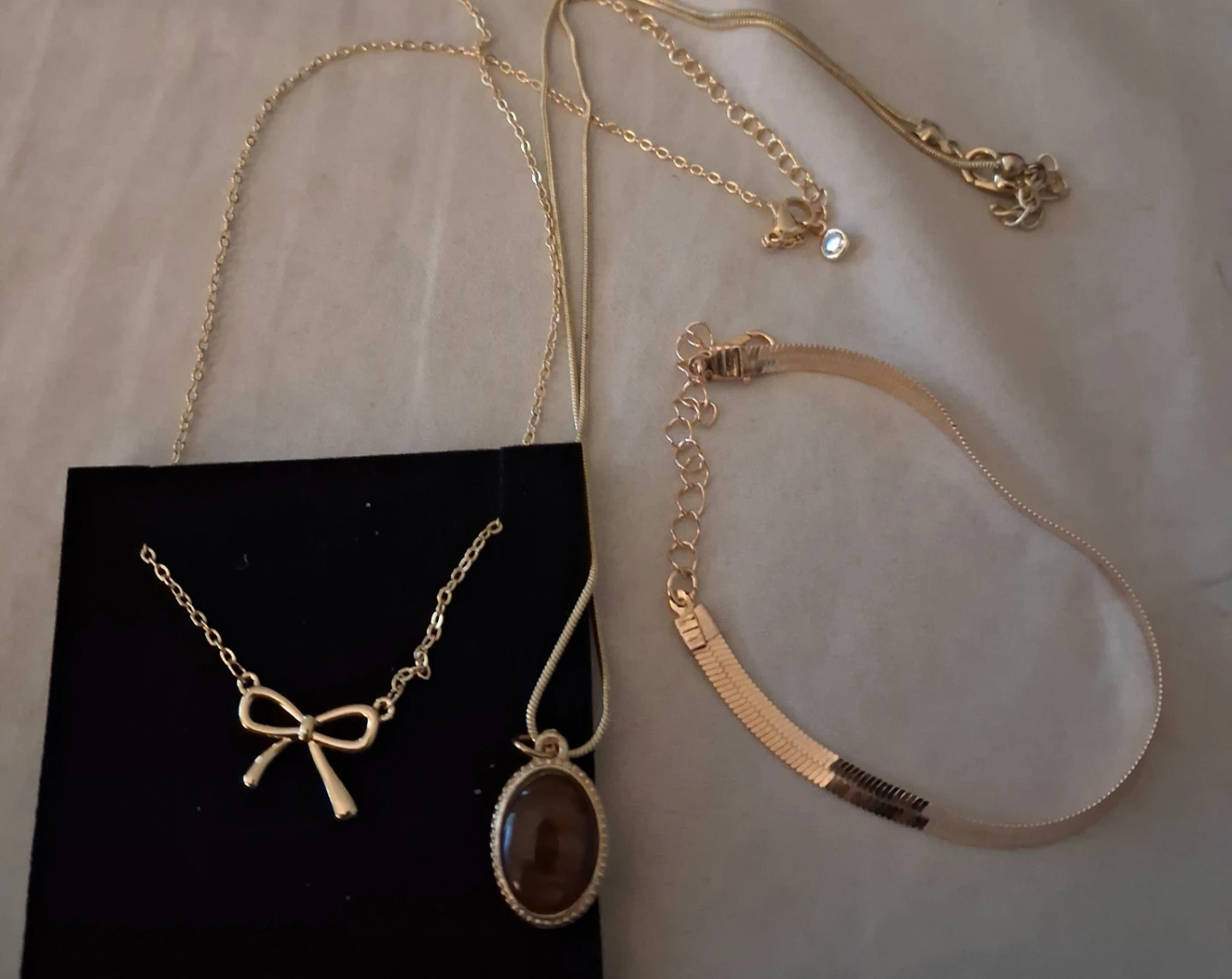 Gold Tone Necklace and Bracelet Set