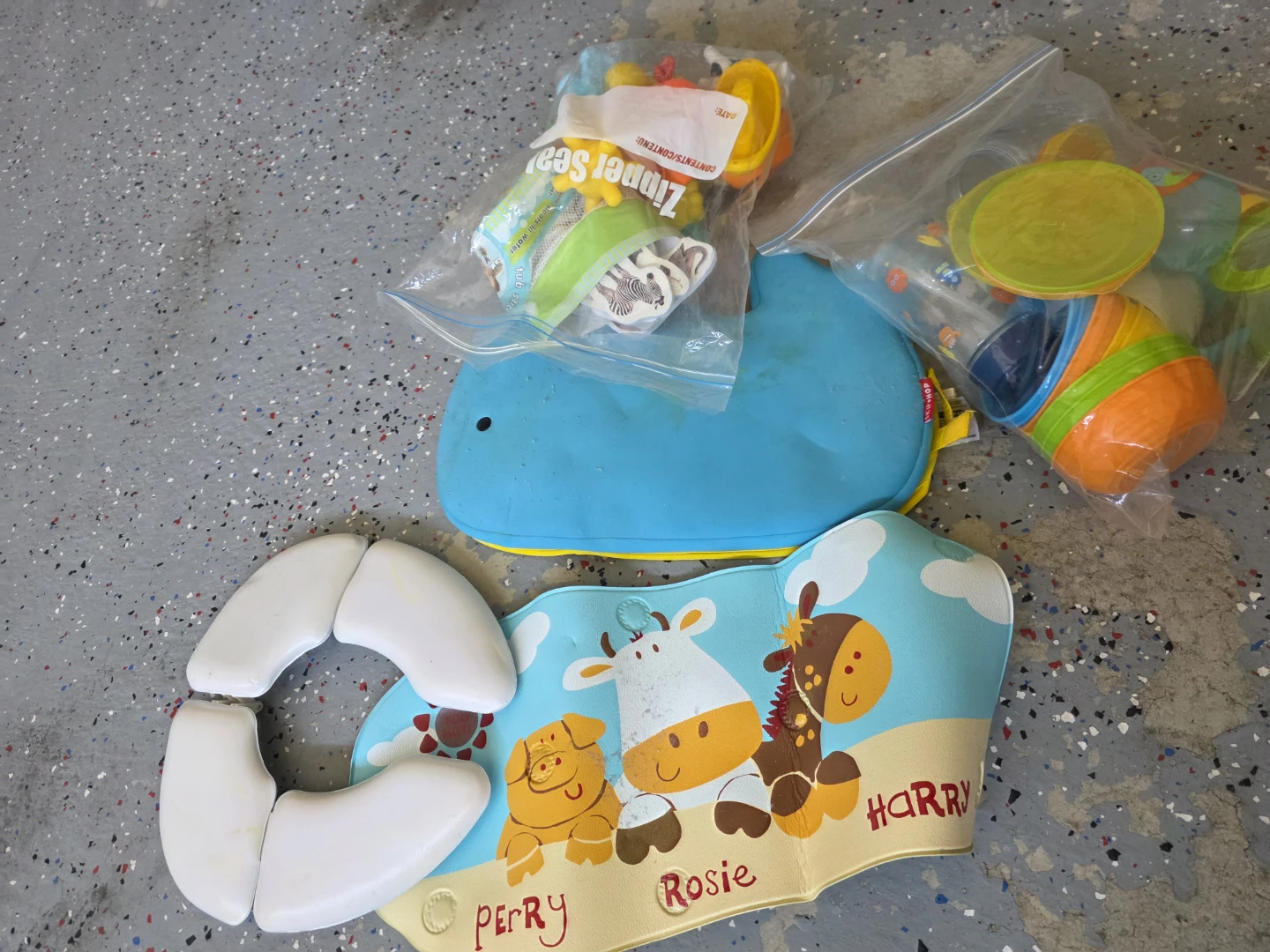 Skip Hop Zoo Tub Toy etc - clean up baby stuff