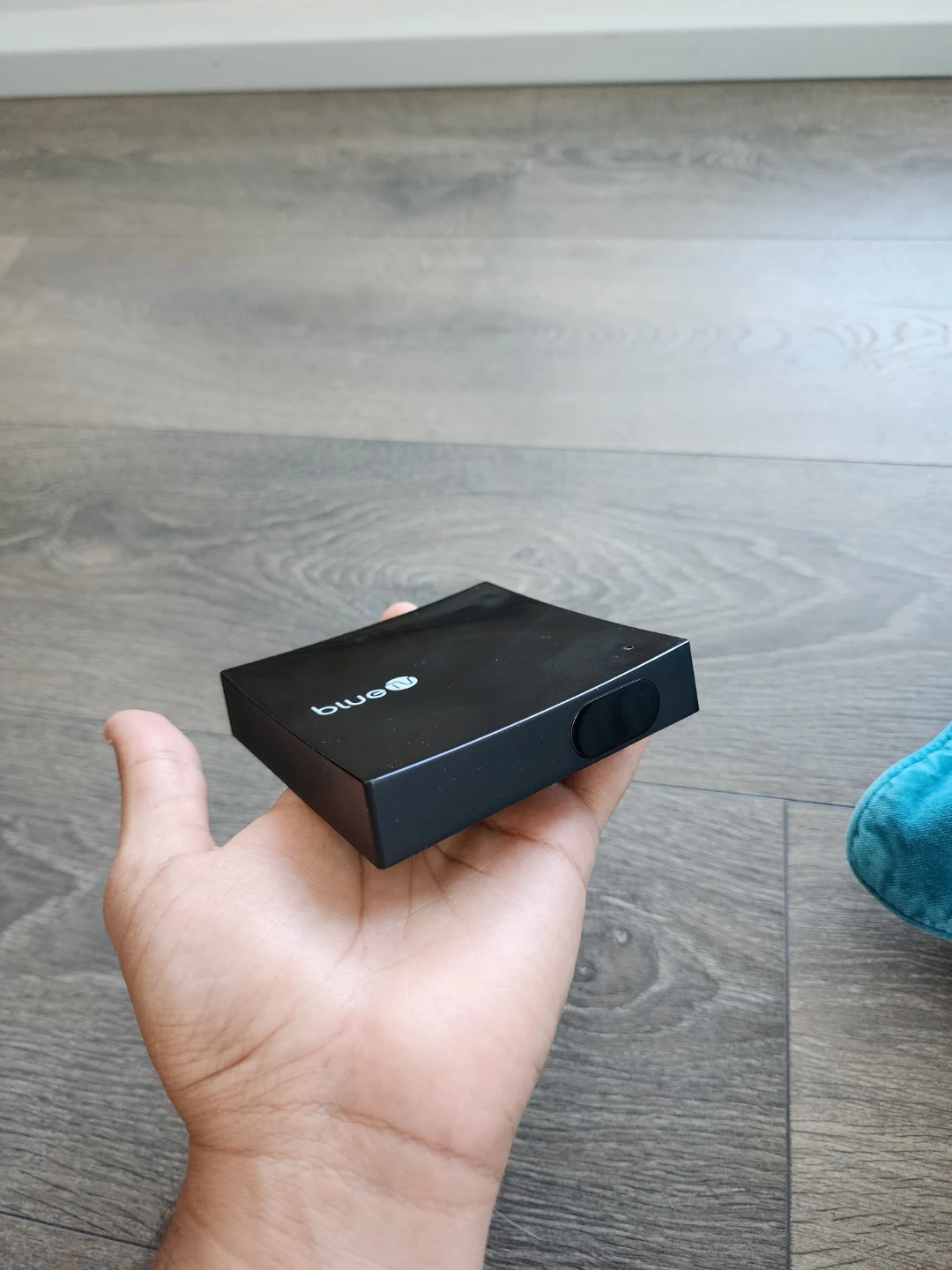 blueTV Android Streaming Box with Remote – Chinese UI Only - photo 2