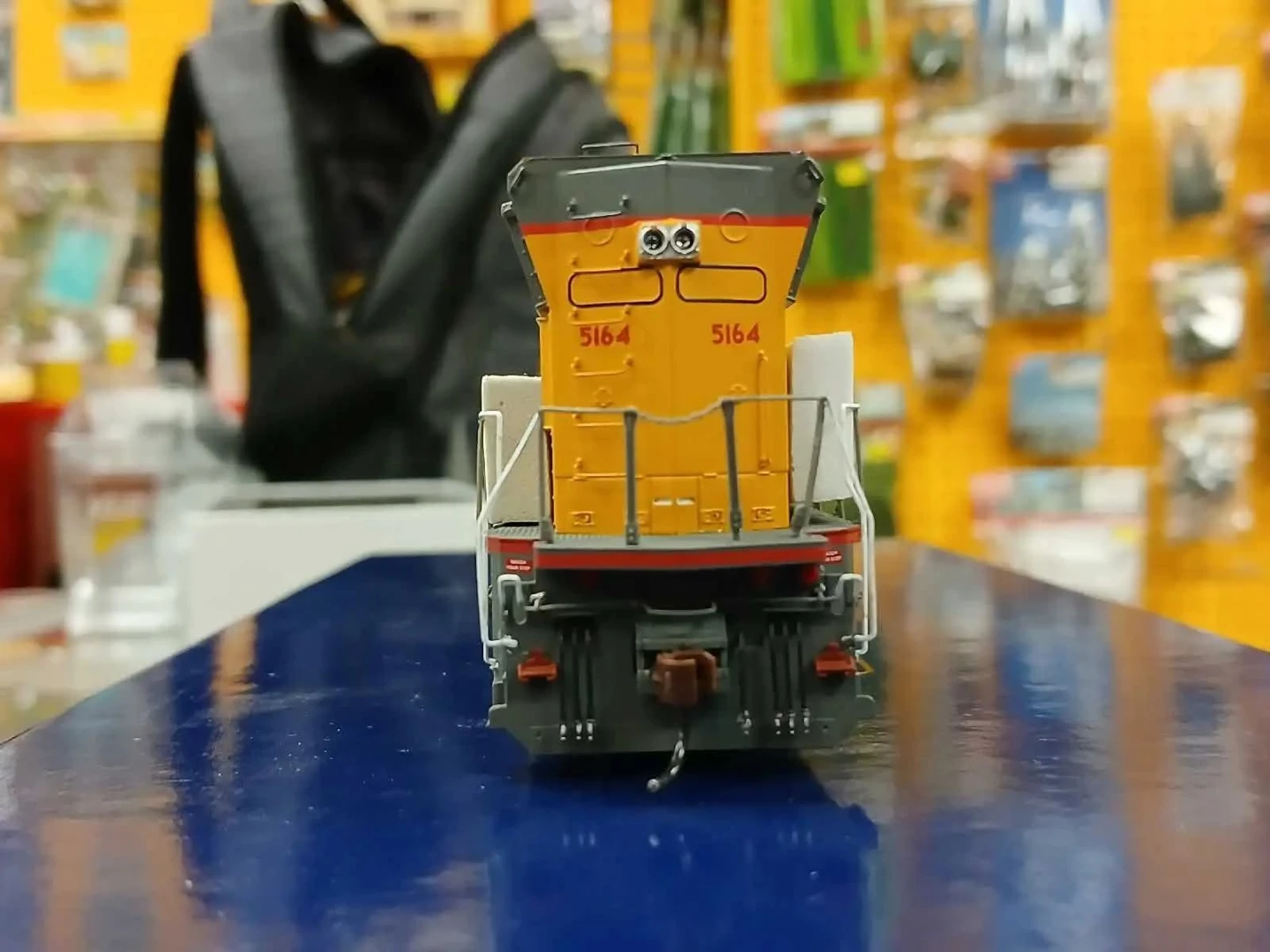 Union Pacific "Genesis" Model Train Engine - photo 2