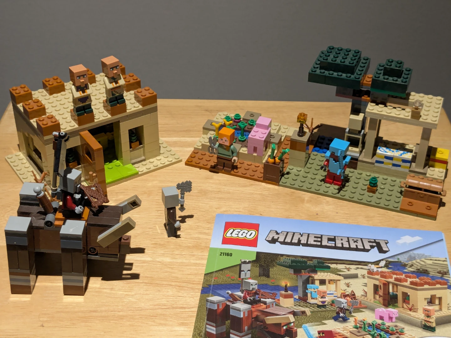 LEGO Minecraft The Illager Raid 21160 Building Set