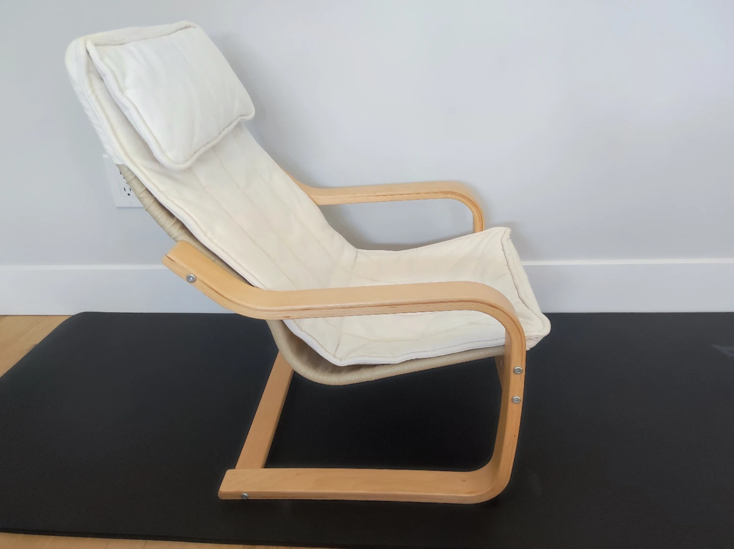 Cream Lounge Chair for Kids with Wooden Frame - photo 2