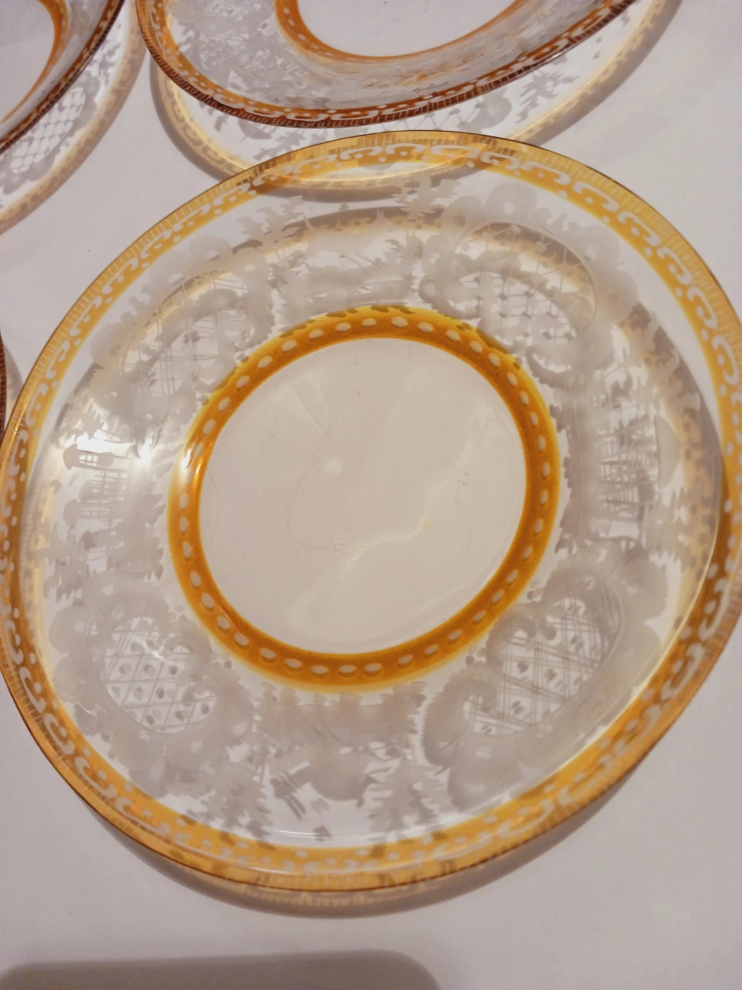 Set of 4 Crystal Glass Etched  Plates with Gold Trim - photo 3