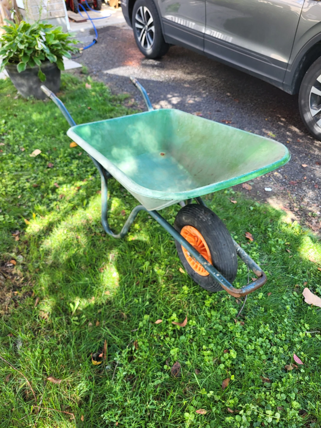 Green Plastic Wheelbarrow- New Tire Tube - photo 2