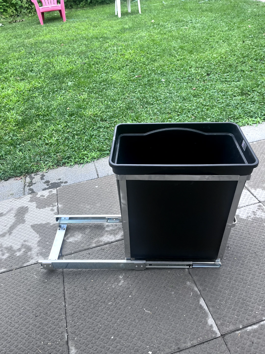 Pull-out Trash Can Bin