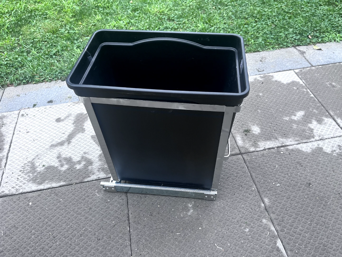 Pull-out Trash Can Bin - photo 2