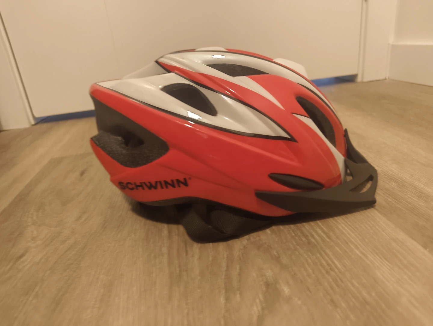 Schwinn Sidewinder 1800 Mountain Bike with helmet - photo 5