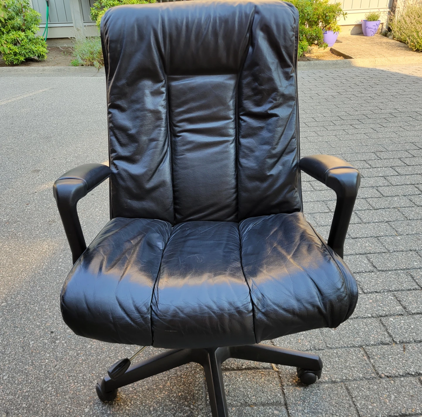 High-Back Ergonomic Black Leather Executive Office Chair. - photo 3