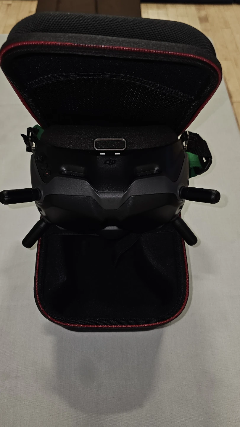 DJI FPV Goggles V2 with Case and Battery - photo 3
