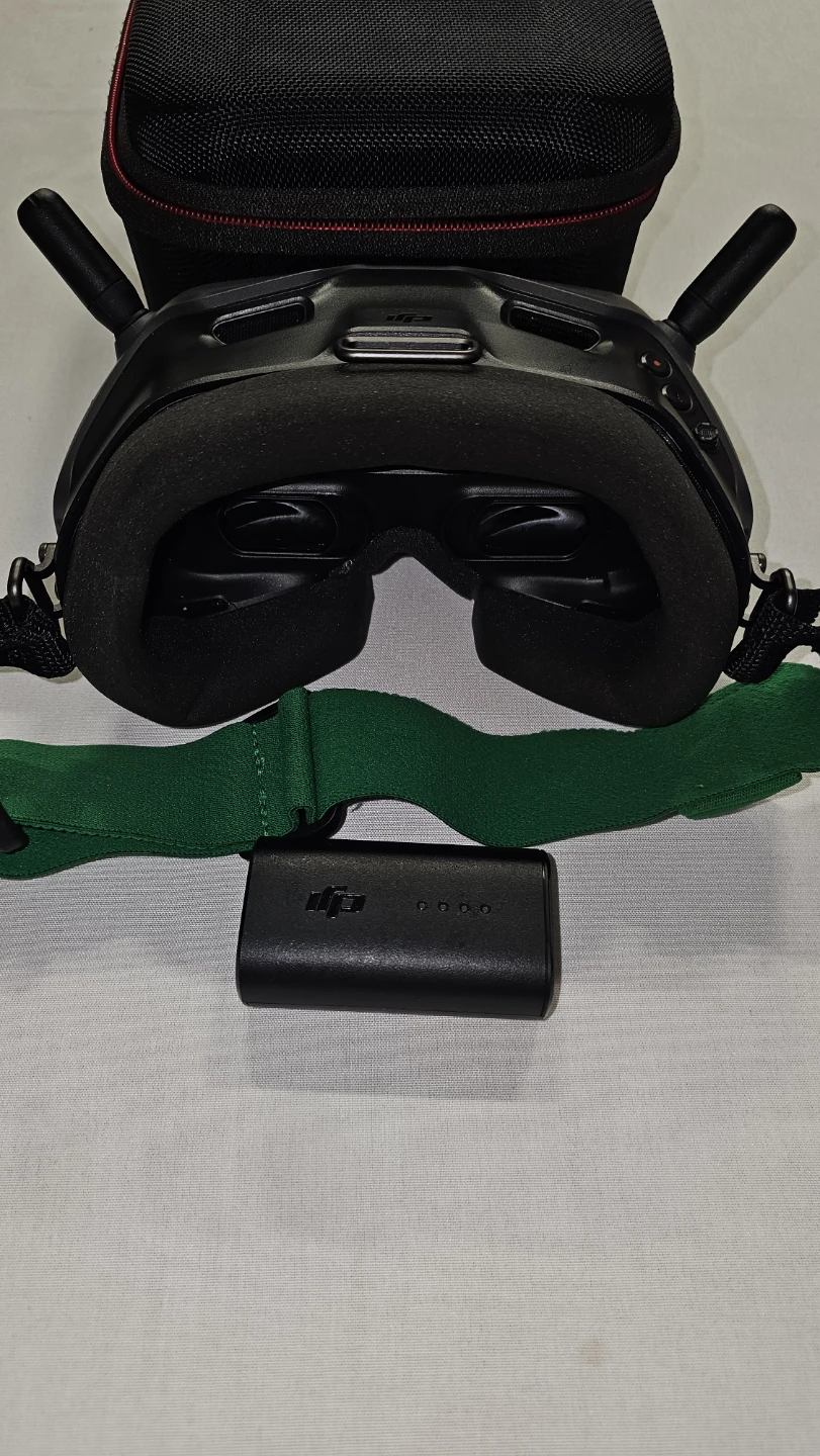 DJI FPV Goggles V2 with Case and Battery - photo 4