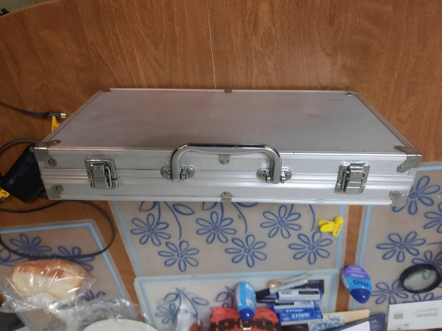 Poker Chip Set with Case and Cards - photo 3