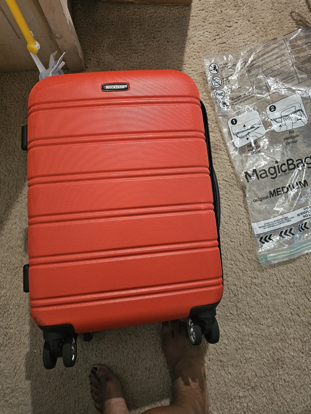 Rockland 20 and 28 inch Red Hardsided Luggage - photo 2