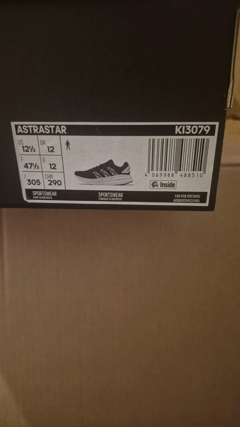 Fifa volunteer New      Adidas Astrastar KI3079 Size US 12.5