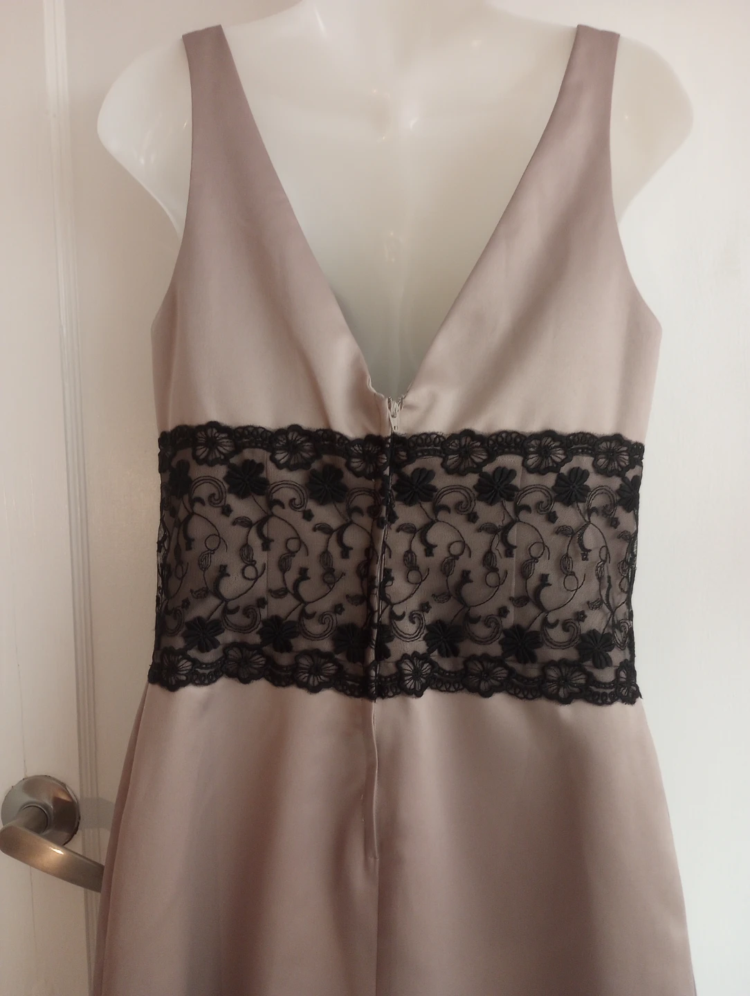 Never Worn Crystel Cocktail Dress Size 10 - photo 4