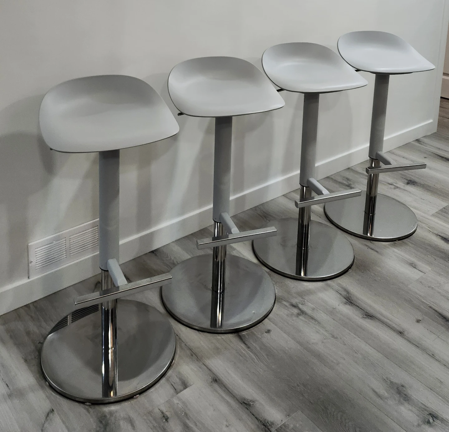 Set of 4 Grey Bar Stools - photo 2