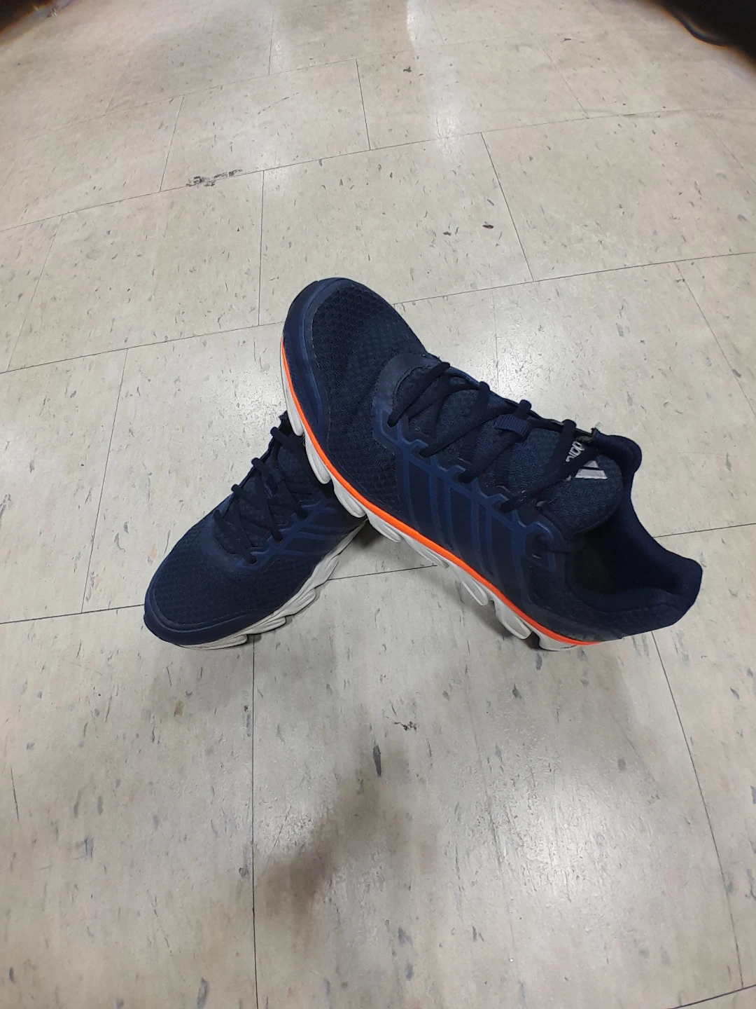 Adidas Running Shoes Used Like New Men's Size 10 - photo 4