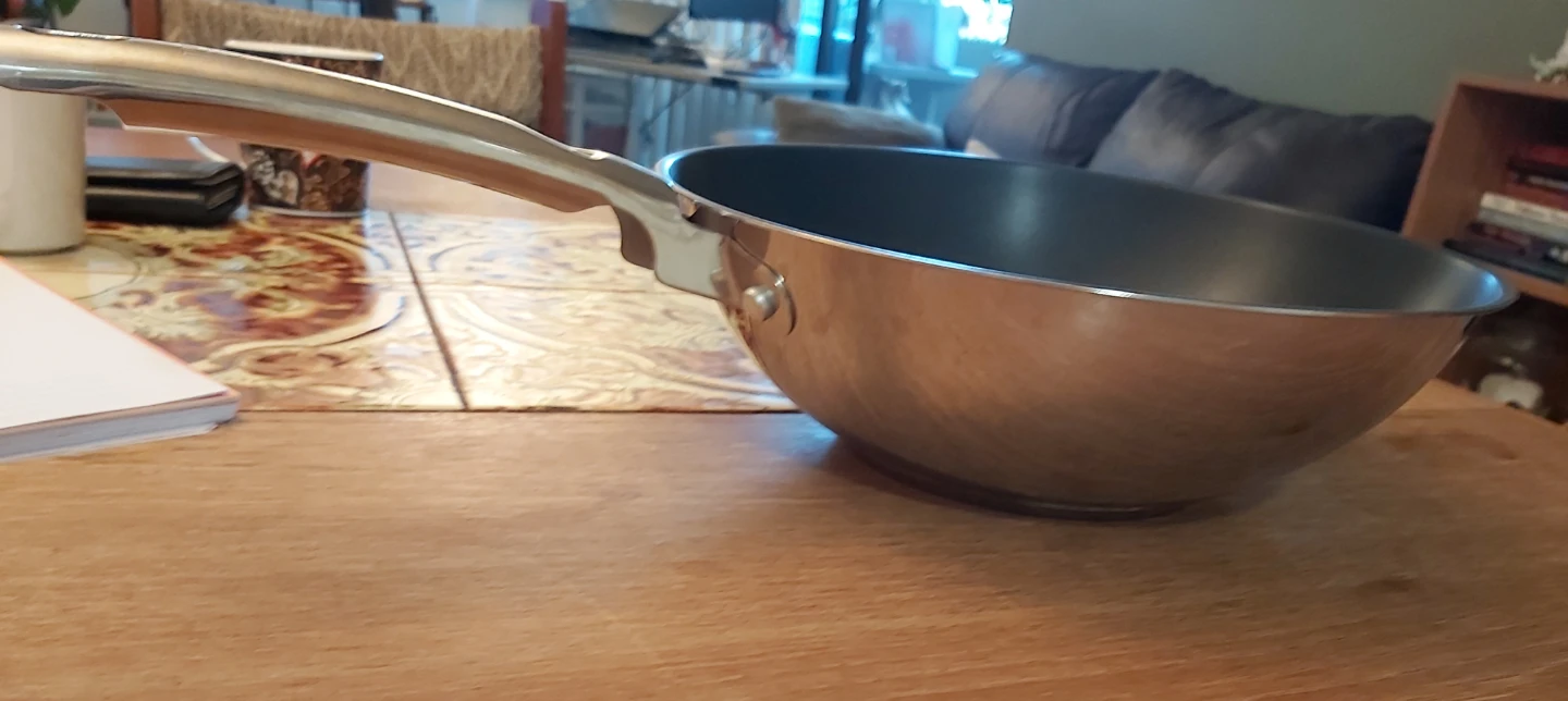 Stainless steel wok with non stick coating - photo 2