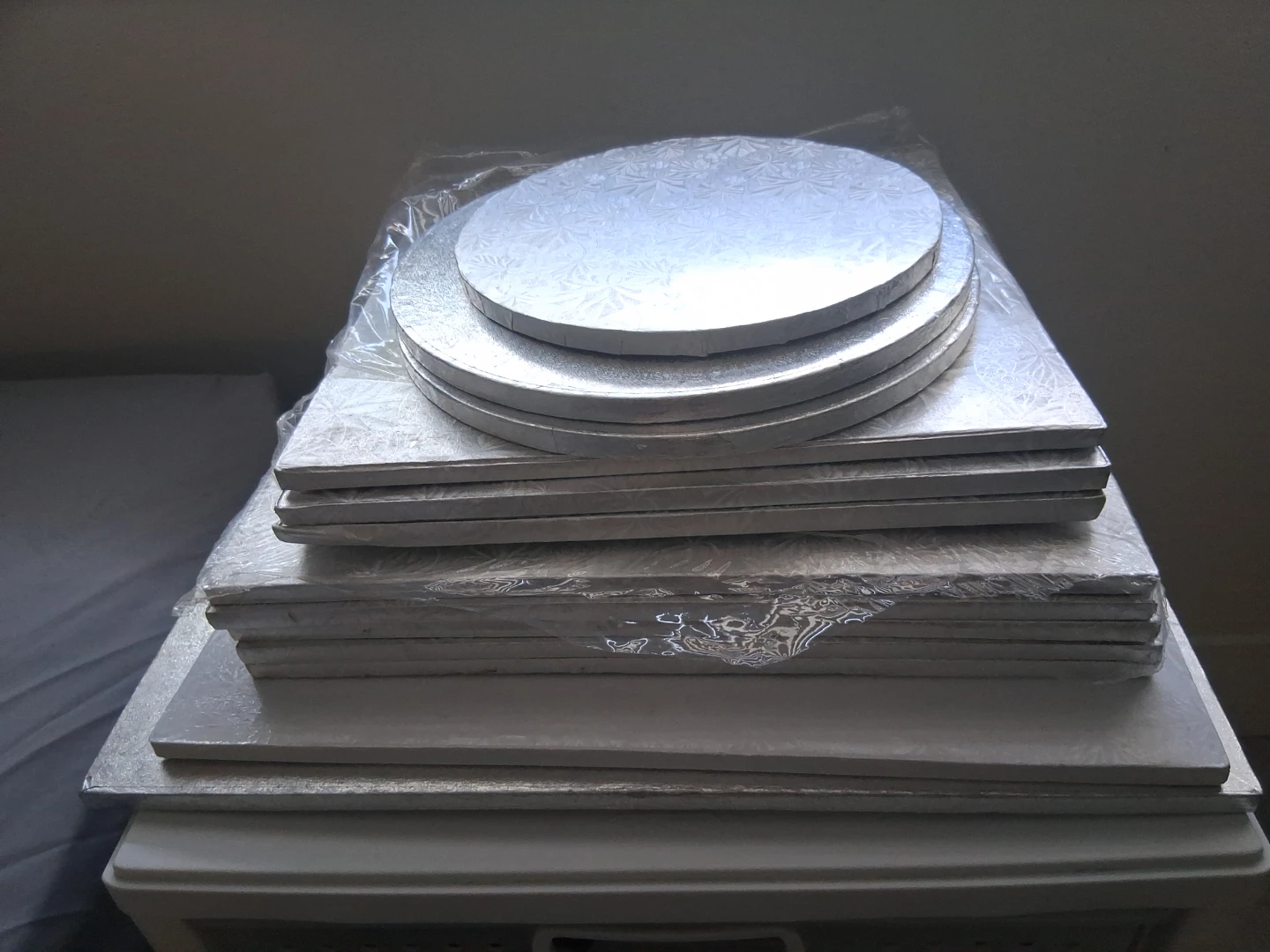 Cake pans (Never use) and cake boards - photo 3