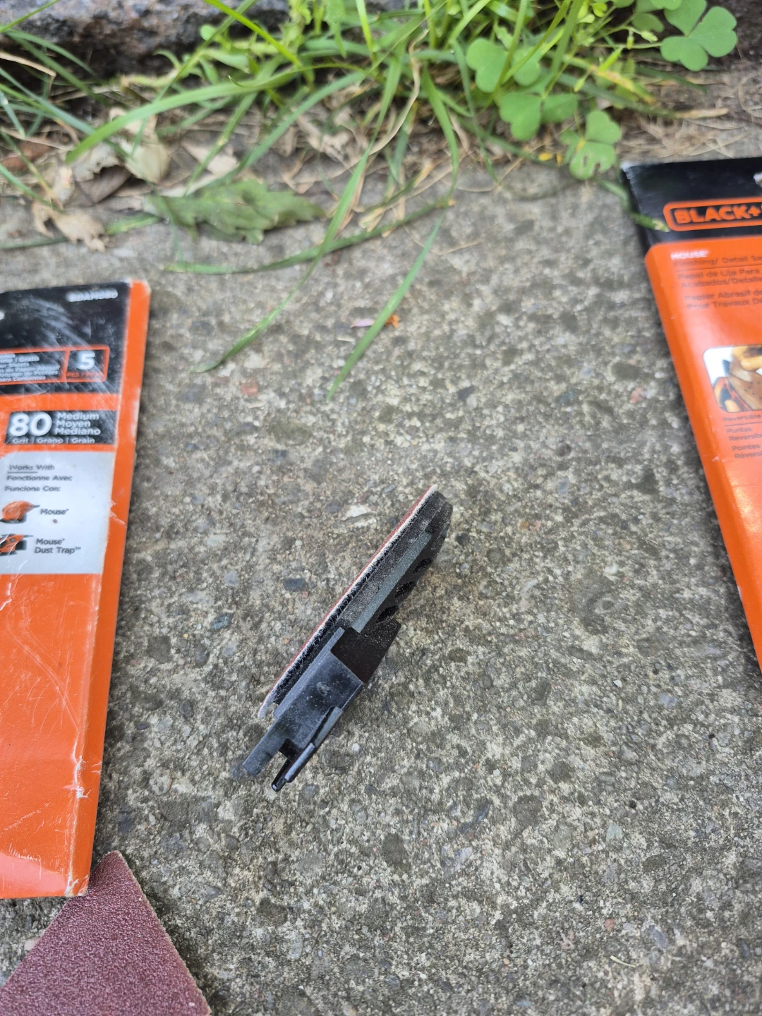 Black+Decker Sander with Sandpaper - photo 4