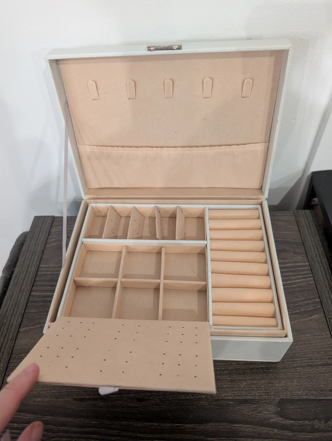 White Faux Leather Jewellery Box with Lock and Key - photo 3