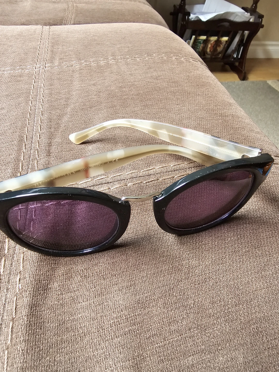 Burberry B4227 Round Sunglasses in great condition