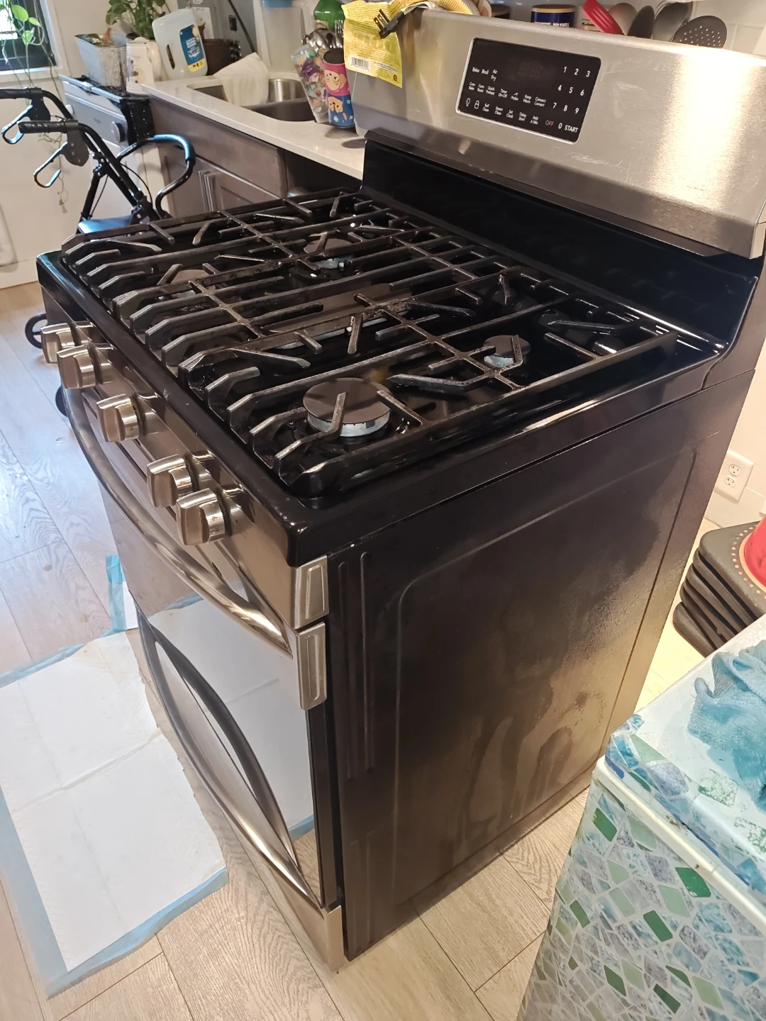 Frigidaire Gas Range Oven - photo 3