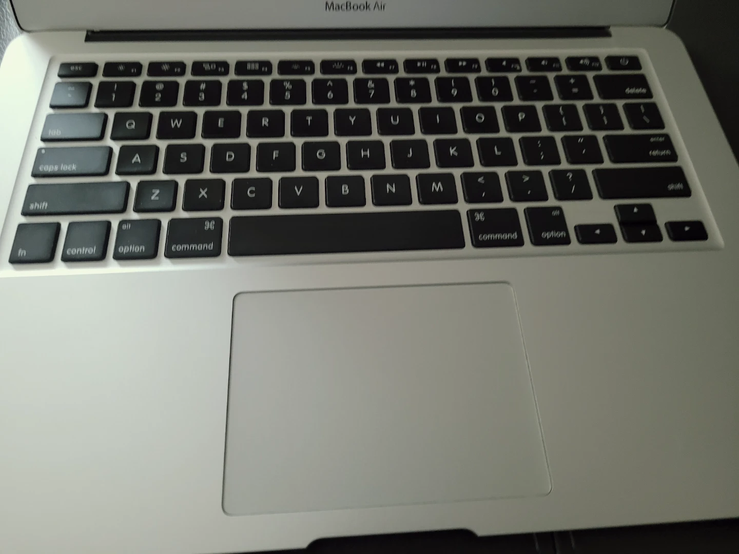 Apple MacBook Air 13-inch (Early 2015) - photo 2