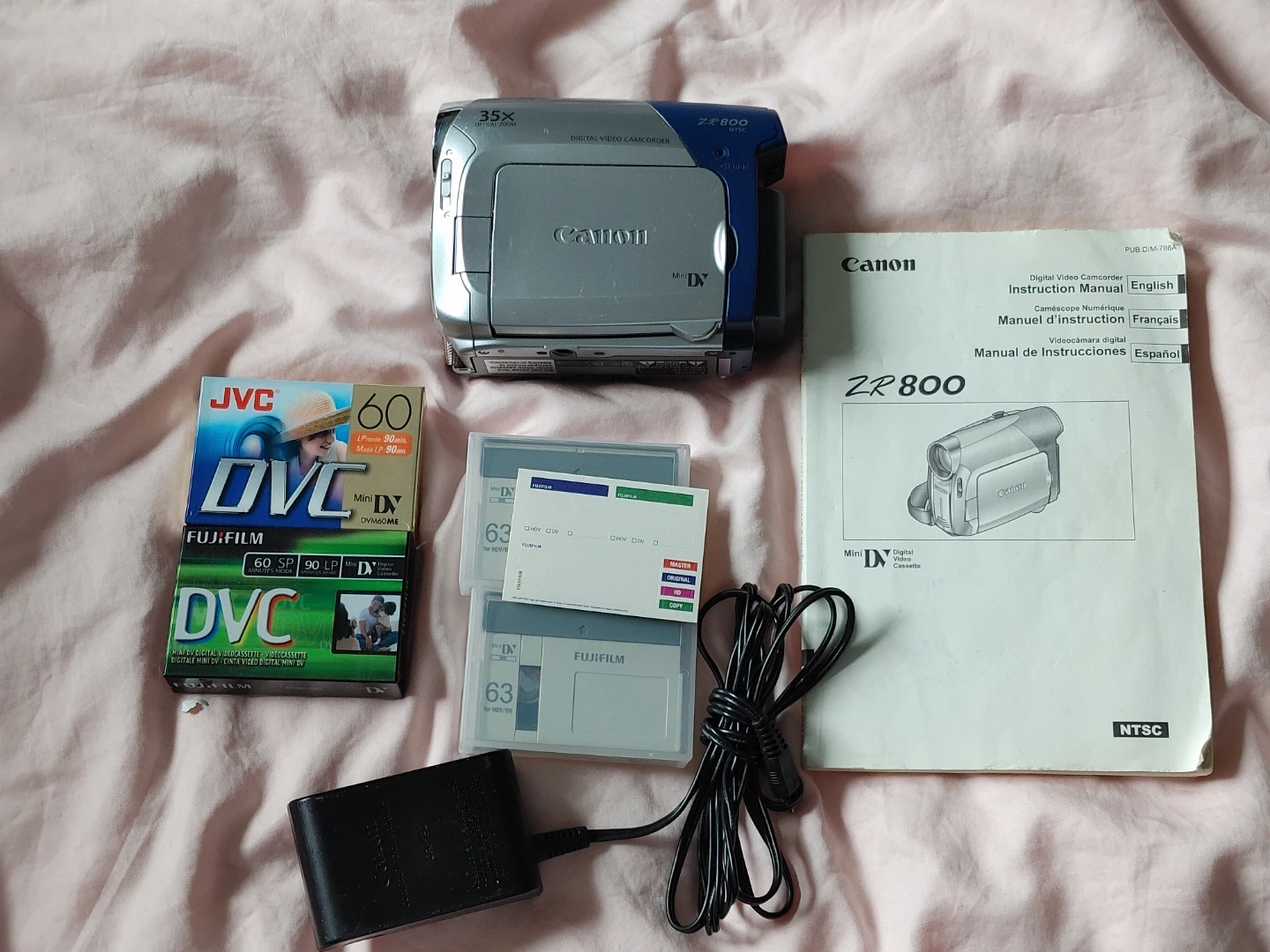 Canon ZR800 Mini DV Camcorder