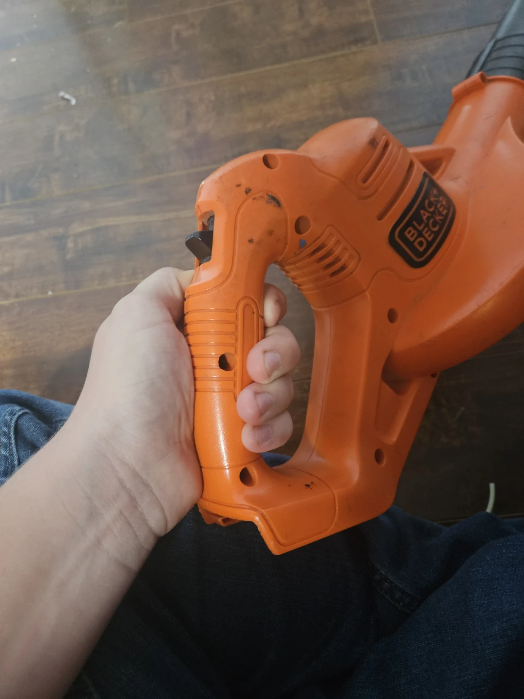 Black+Decker LSW221 Cordless Leaf Blower - photo 5