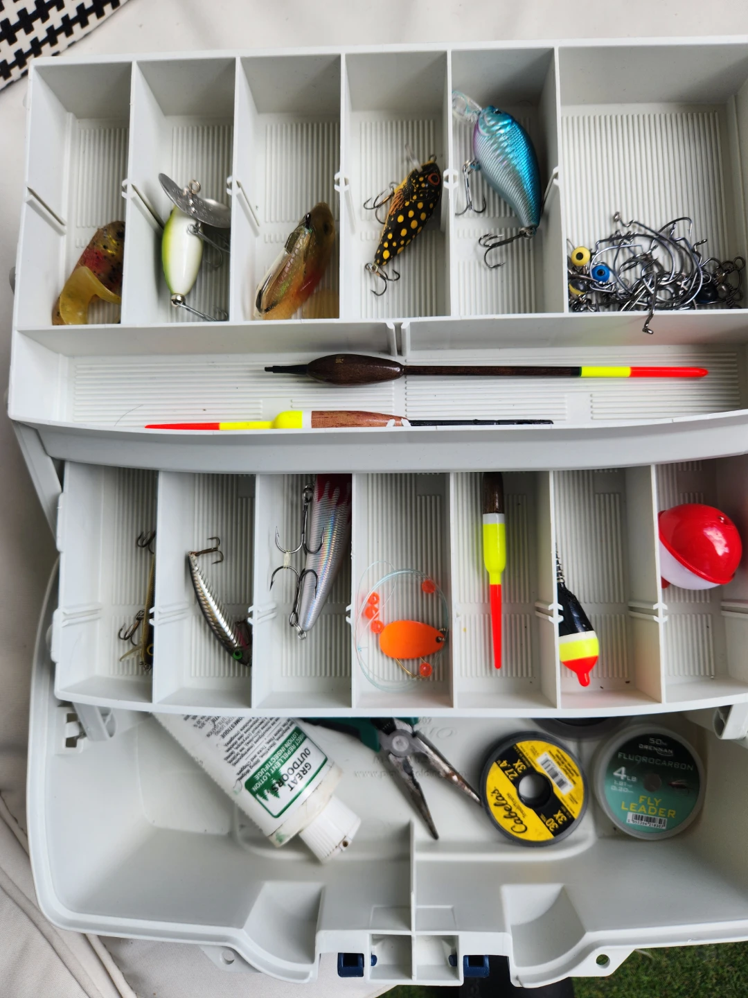 🇨🇦  Plano Two Tray tackle box with fishing lures and accessories