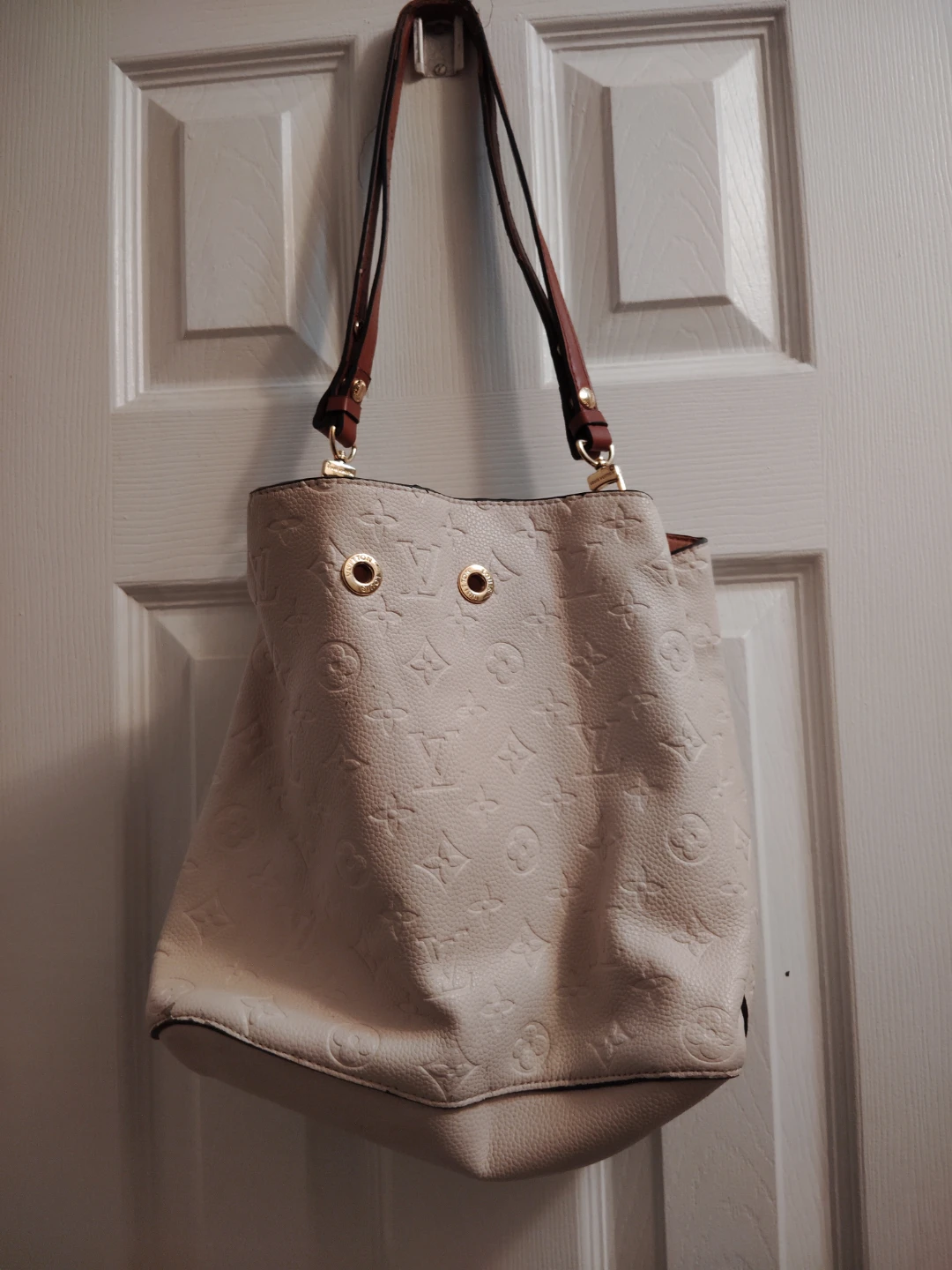 Louis Vuitton Monogram Empreinte Bucket Bag (Cream / Off-White) - photo 3