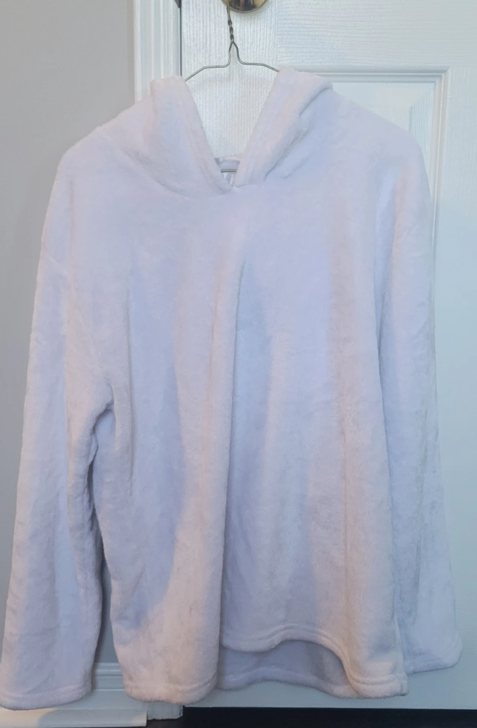 Super soft white fuzzy hoodie - photo 2