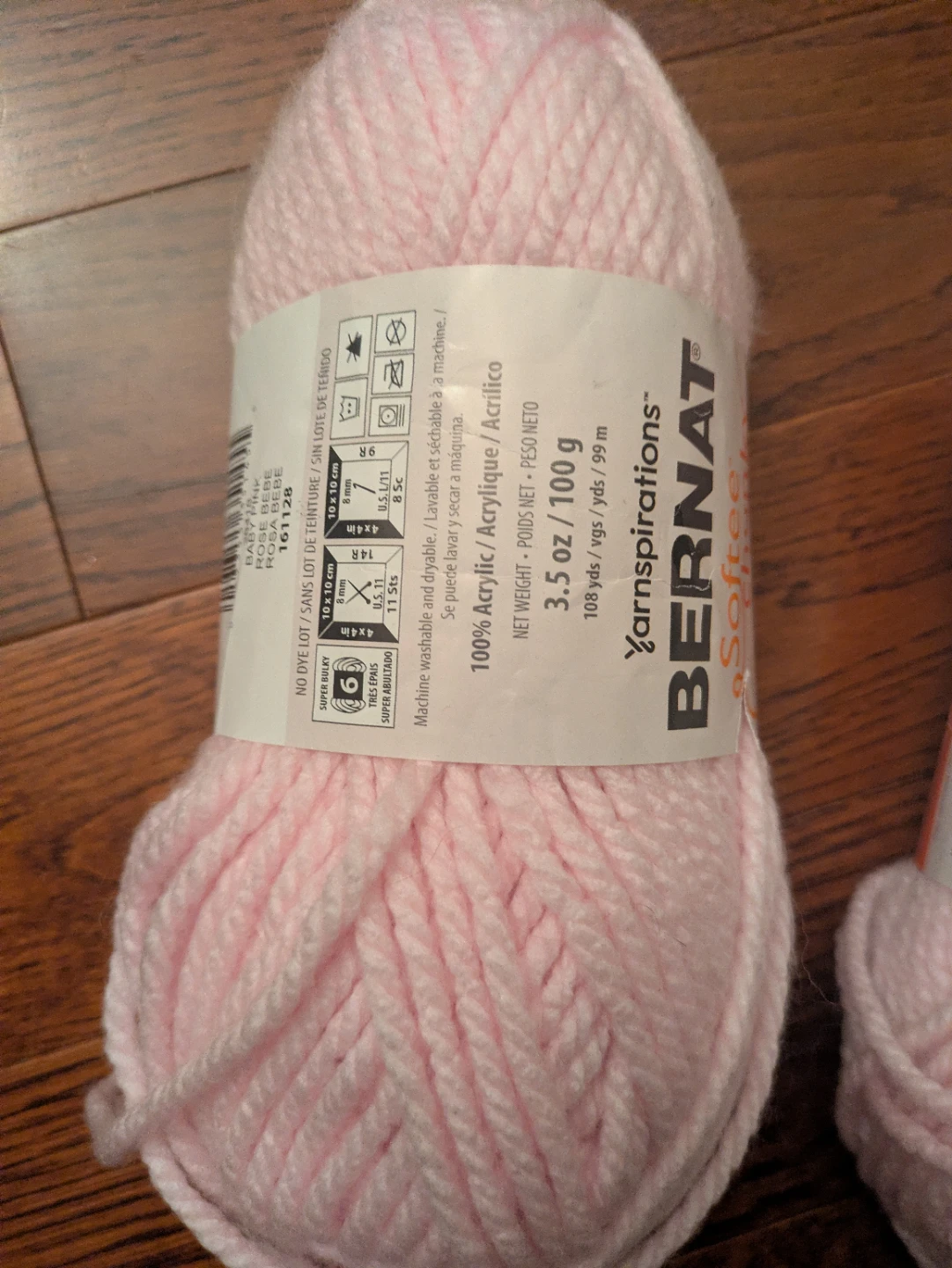 Yarn bundle, mostly Acrylic - photo 2