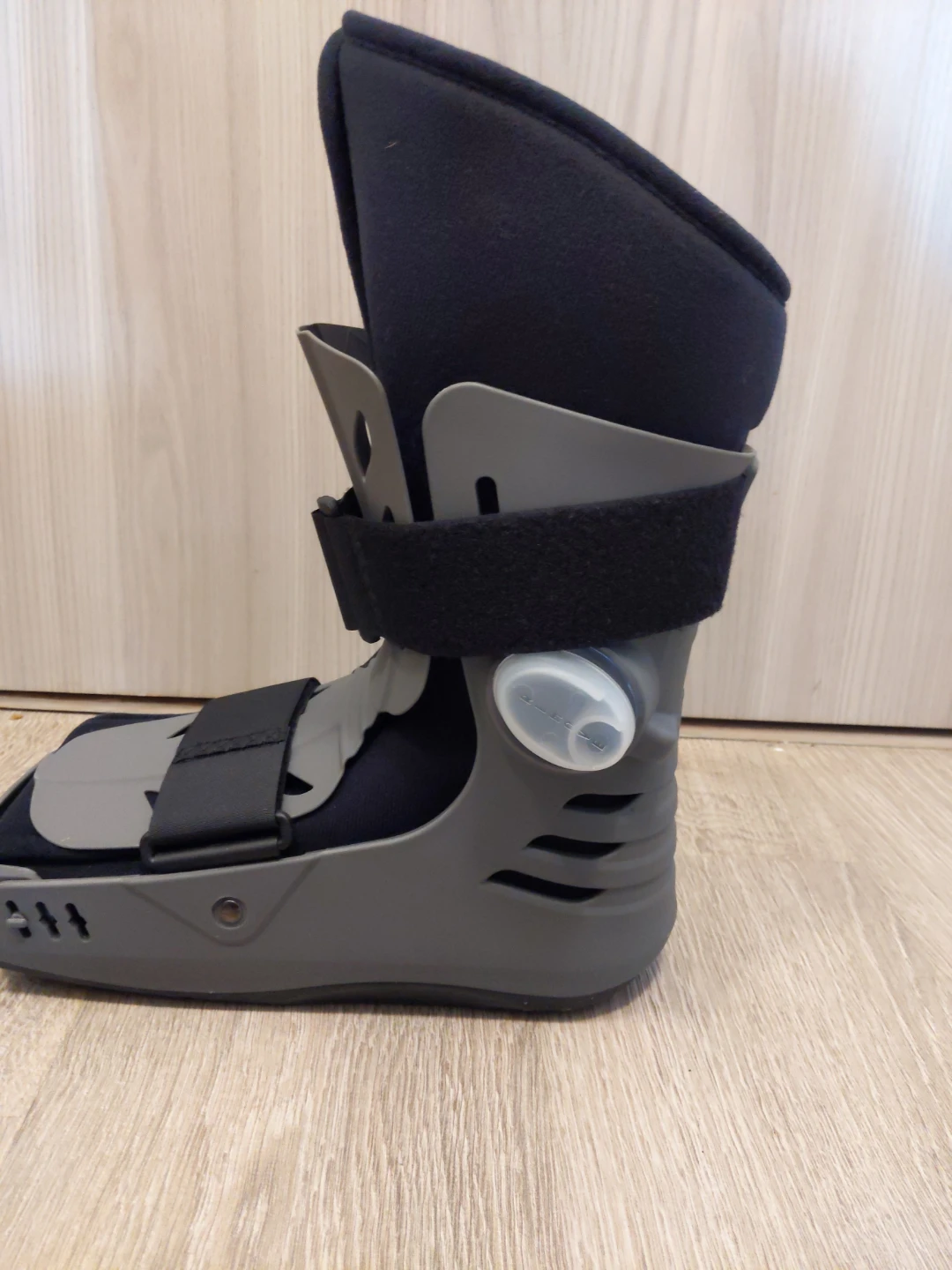 Reg. $170 w taxes MKO Sprint Air Walker Boot