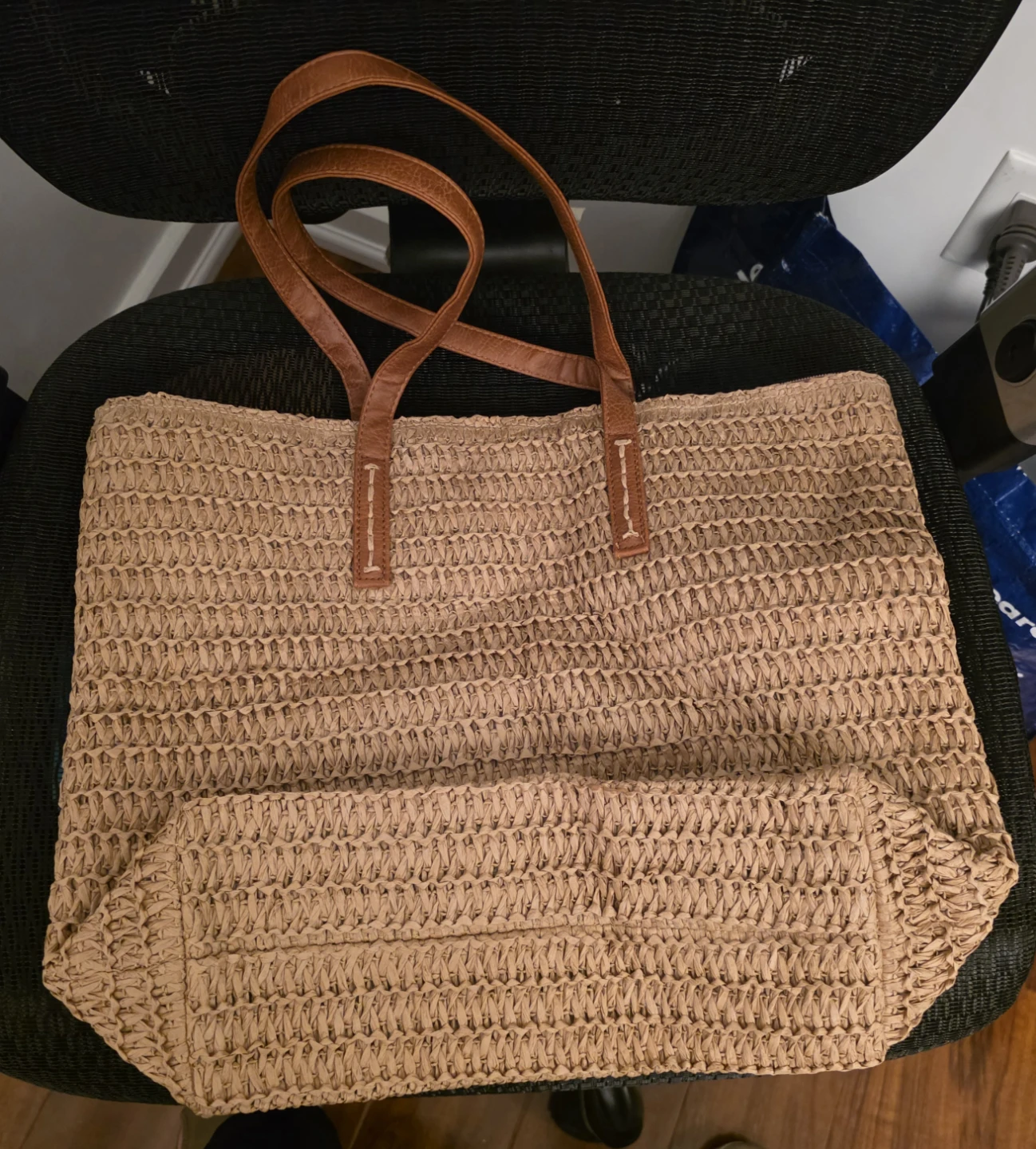 Straw Tote Bag with Faux Leather Handles - photo 4