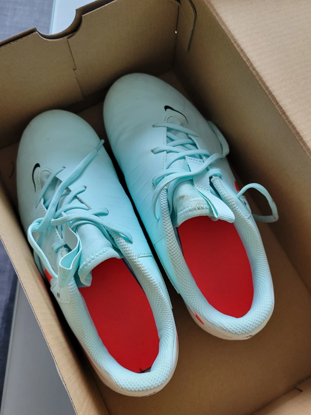 [Like new] Nike Phantom Cleats - Size 6