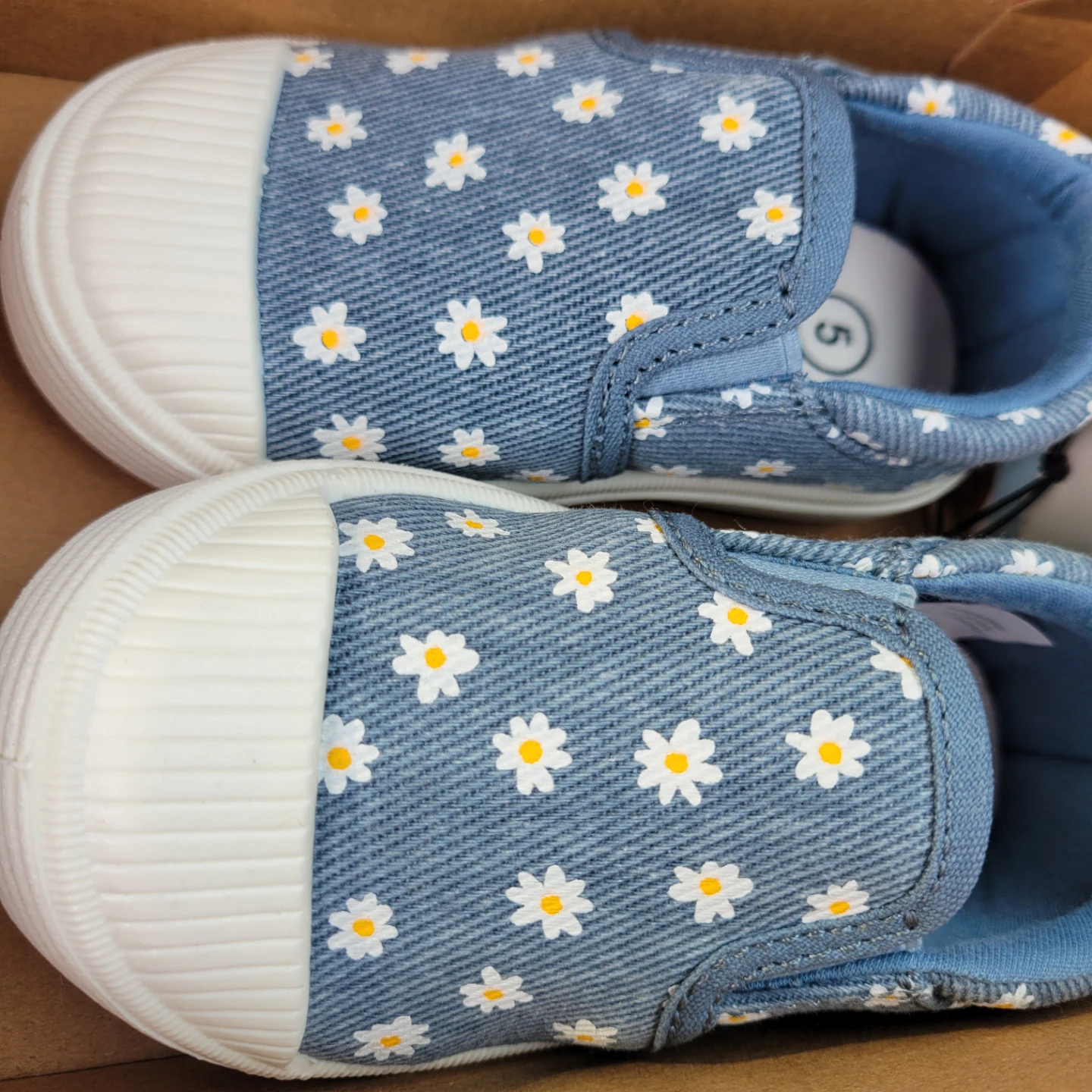 Cat & Jack shoes size 5
