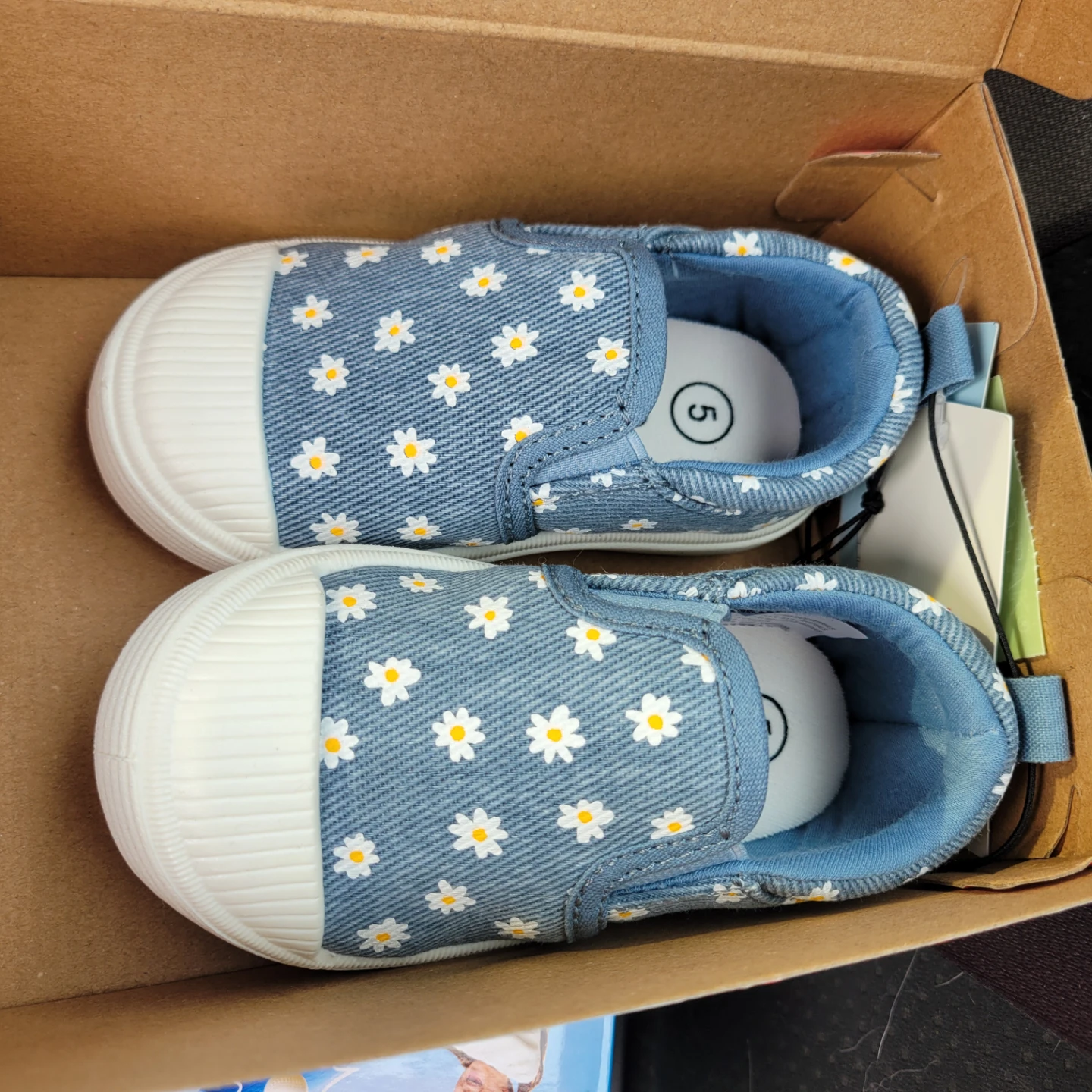 Cat & Jack shoes size 5 - photo 2